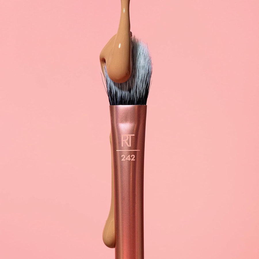 Real Techniques Brightening Concealer Makeup Brush + Eye Cream, Pink -RT01977
